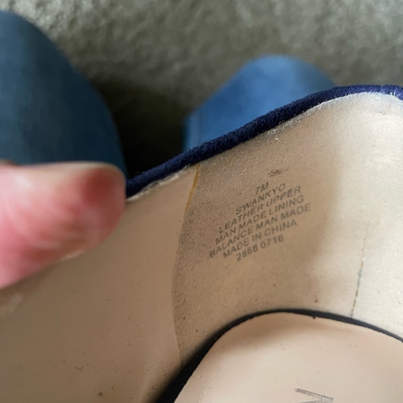 Nine West Swankyo Navy Blue Suede Round Toe Pumps - Picture 4 of 9